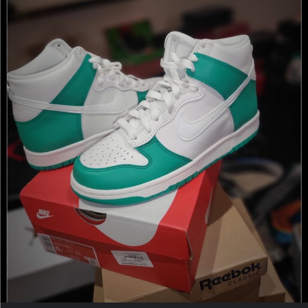🎉🎉BOGO 1/2 NIKE DUNK HIGH RETRO Size 7 Y Green and White High-Top Sneakers